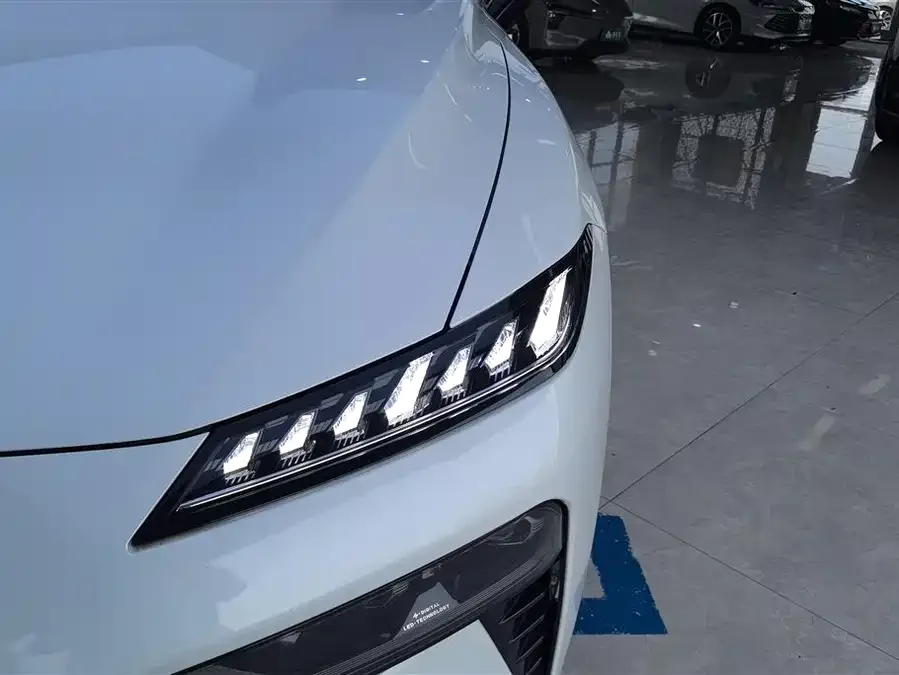 Dongfeng e007 e007 2024 pure electric 530 Ruyi version 2024 — миниатюра 2