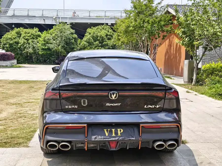 Changan UNI-V Changan UNI-V 2023 1.5T Sports Edition 2023 — миниатюра 2