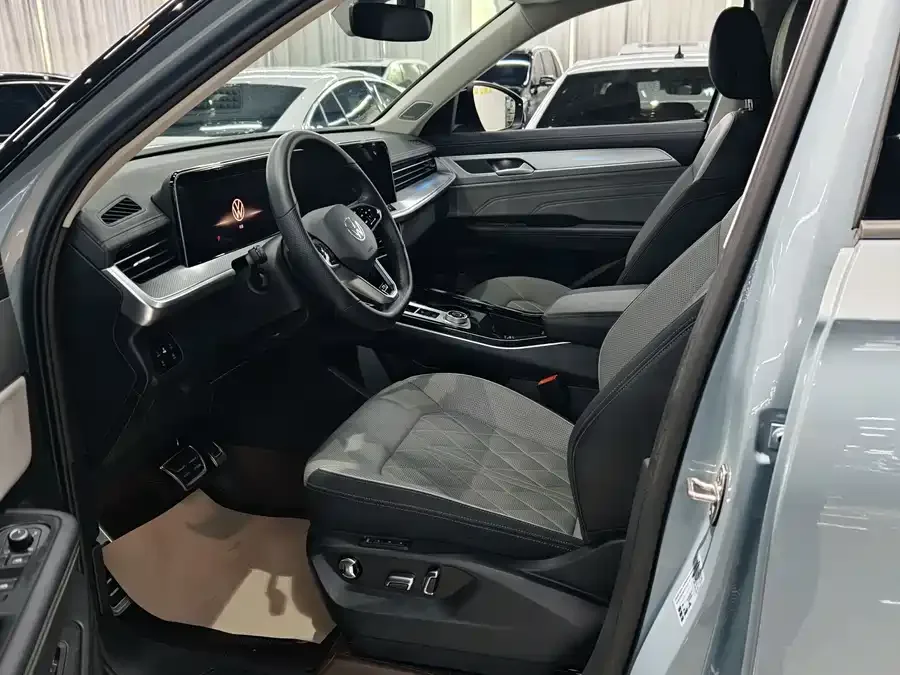Volkswagen Tavendor 2023 Lanxun 380TSI 4WD R-Line First Edition 2023 — миниатюра 3