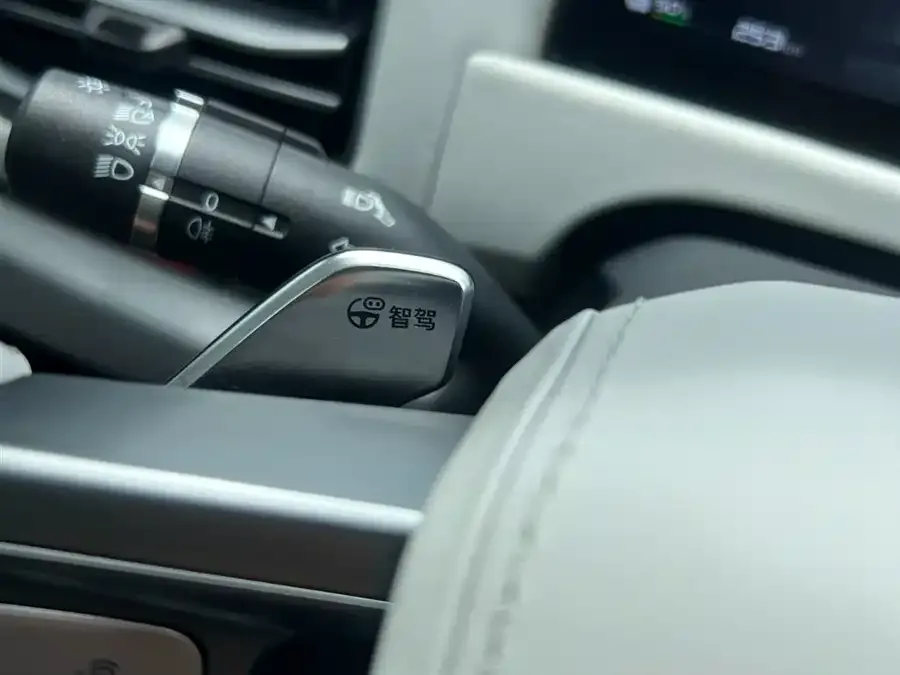 BYD Leopard Titanium 3 Titanium 3 2025 501KM 4WD Ultra Edition 2025 — миниатюра 4