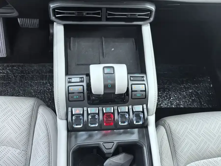 BYD Leopard Titanium 3 Titanium 3 2025 501KM 4WD Ultra Edition 2025 — миниатюра 5