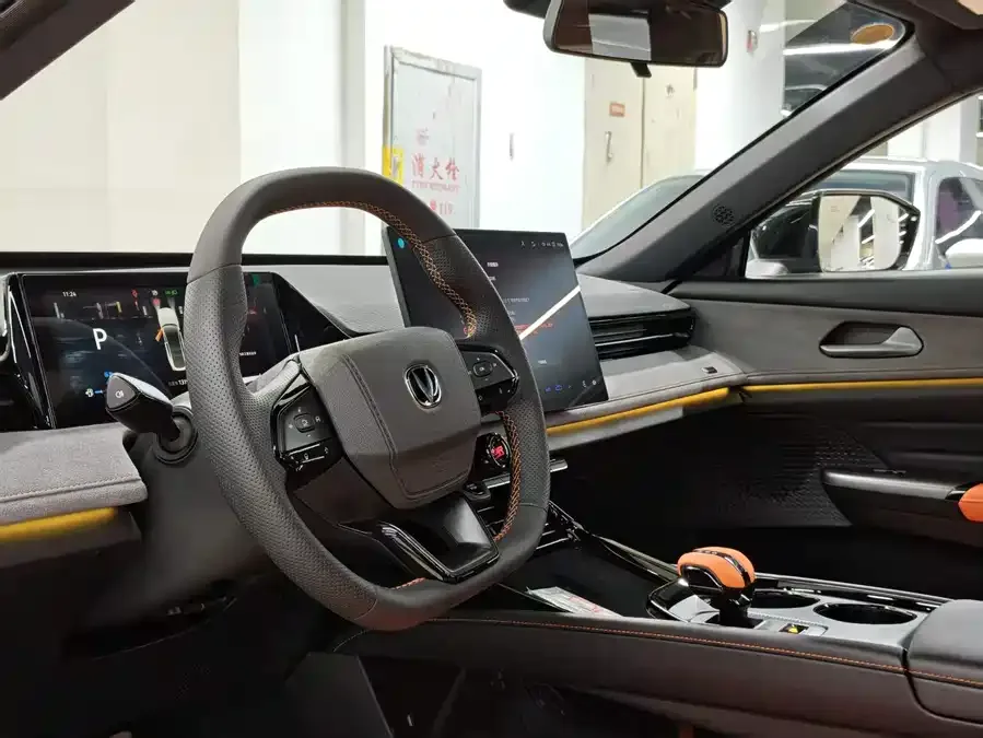 Changan UNI-V Changan UNI-V 2024 1.5T Premium Edition 2025 — миниатюра 5
