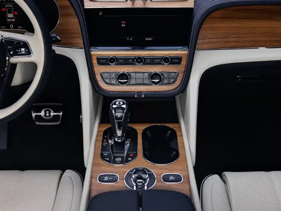 Bentley Bentayga Bentayga 2023 4.0T V8 Long Wheelbase Yadu Edition 2023 — миниатюра 4