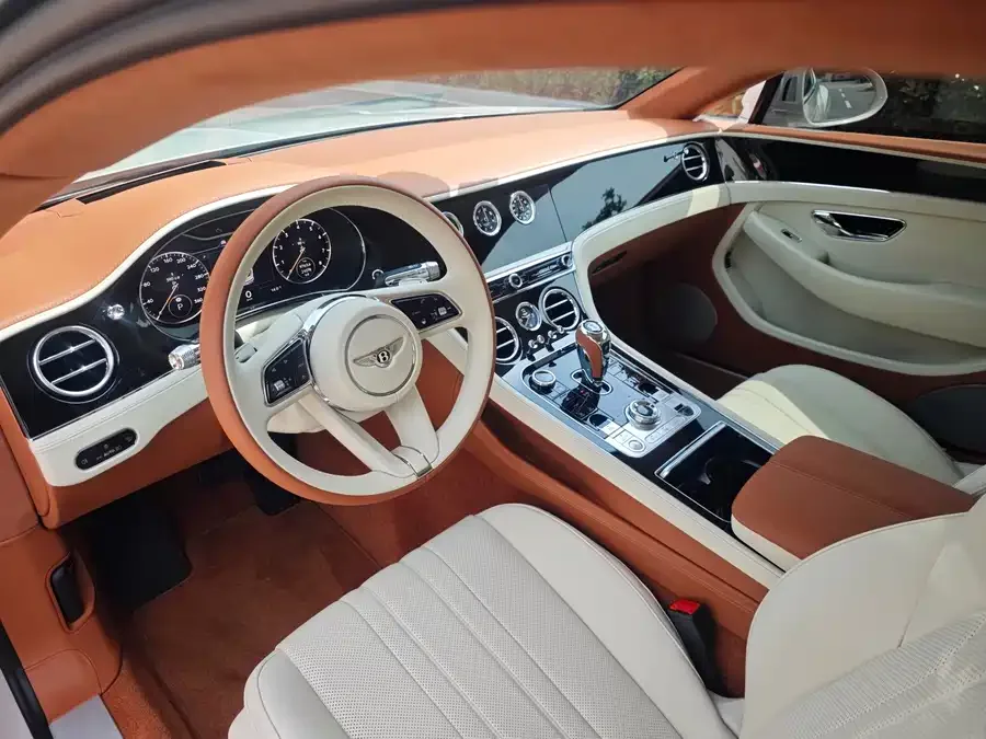 Bentley Continental 2024 Continental 4.0T GT V8 2024 — миниатюра 4