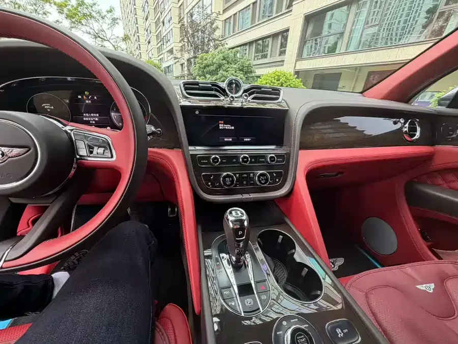 Bentley Bentayga Bentayga 2021 4.0T V8 2022 — миниатюра 3