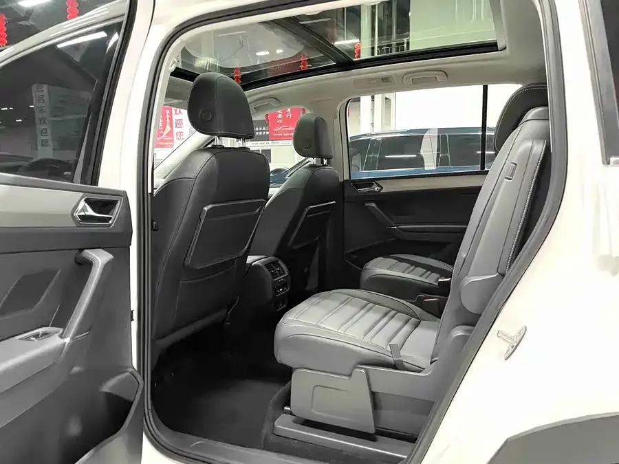 Volkswagen Touran 2022 Touran L 280TSI DSG 6-seater version 2022 — миниатюра 3