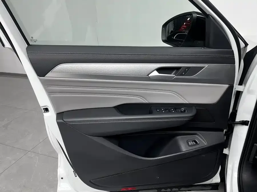 Volkswagen Tavendor 2023 Lanxun 380TSI 4WD R-Line Touring Edition 2023 — миниатюра 4