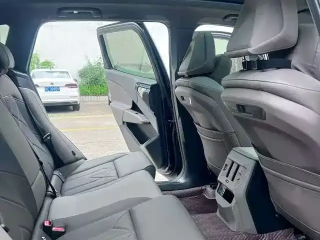 BMW X3 2025 xDrive30L Leading M Sports Package 2025 — миниатюра 2