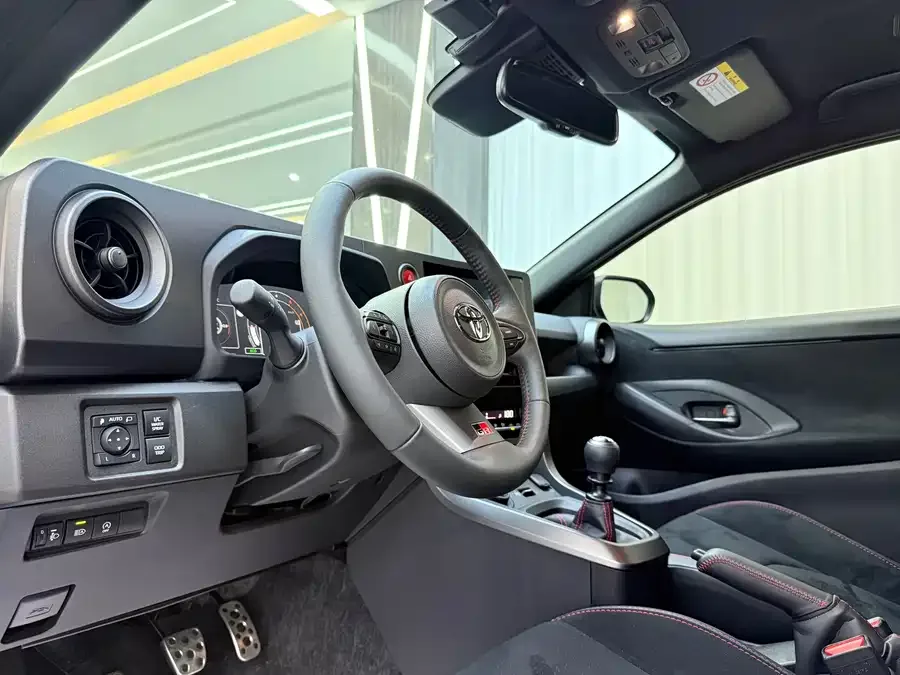 Toyota GR YARIS GR Yaris 2025 GR Evolution 2026 — миниатюра 2