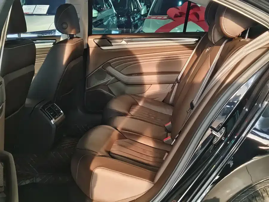 Volkswagen Phaeton / Phideon 2021 Phideon 380TSI Luxury Edition 2023 — миниатюра 4