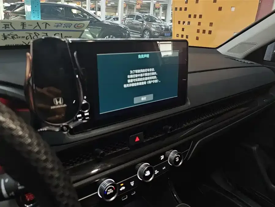 Honda CR-V 2023 240TURBO 2WD Front Edition 5 Seaters 2023 — миниатюра 4