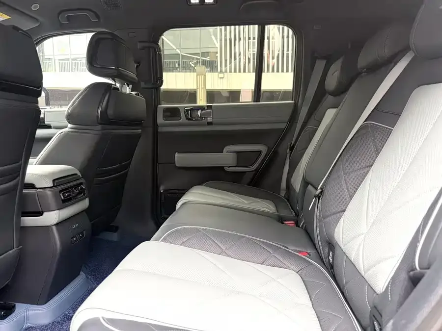 BYD Leopard Leopard 5 Leopard 5 2023 Pilot Edition 2023 — миниатюра 2