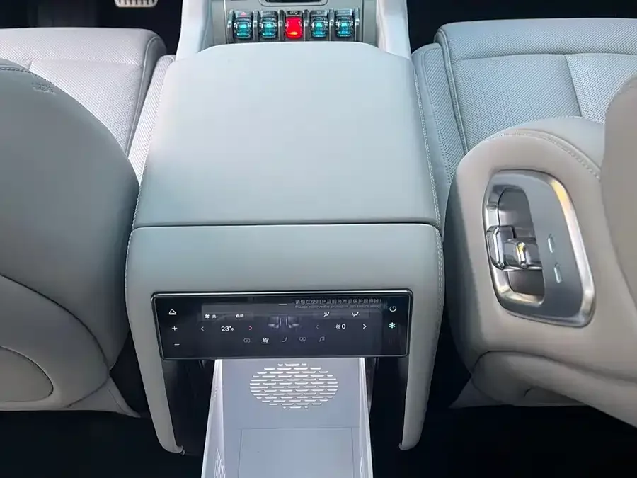 BYD Leopard Leopard 8 Leopard 8 2025 Smart & Brave Flagship Edition 5-seater 2026 — миниатюра 2