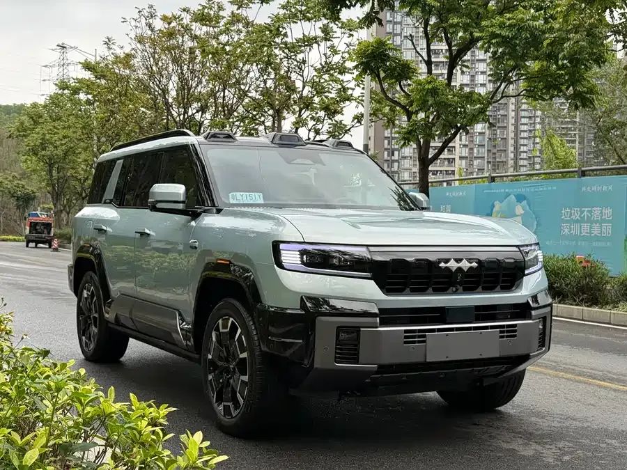 BYD Leopard Leopard 8 Leopard 8 2025 Intelligent and Brave Flagship Edition 7 Seaters 2026 — миниатюра 2