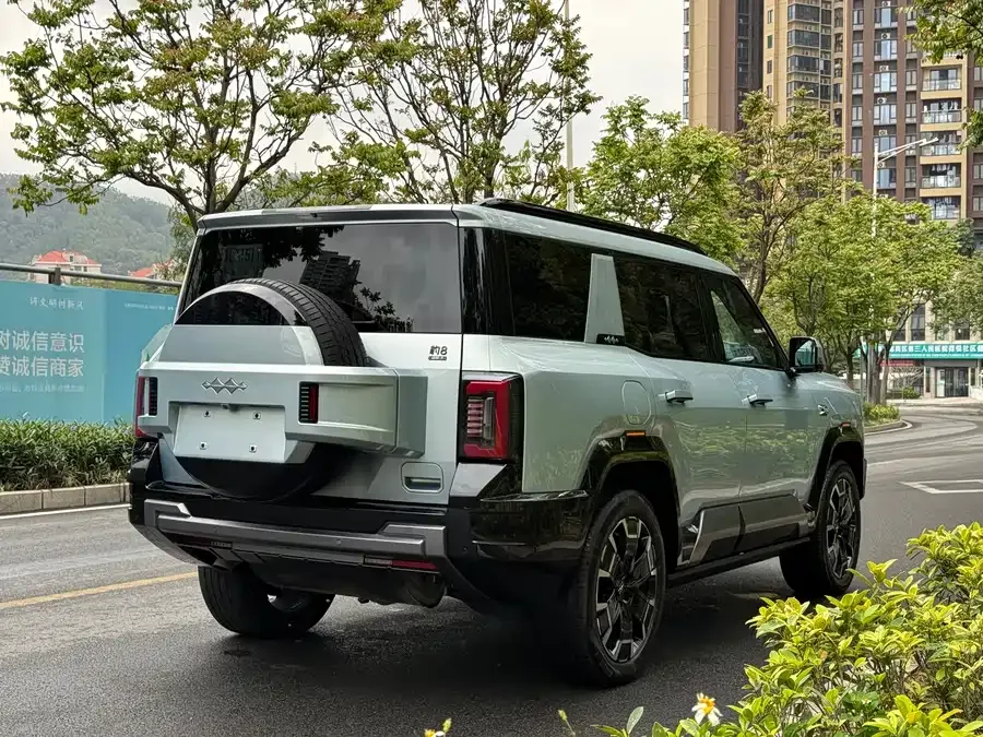 BYD Leopard Leopard 8 Leopard 8 2025 Intelligent and Brave Flagship Edition 7 Seaters 2026 — миниатюра 3