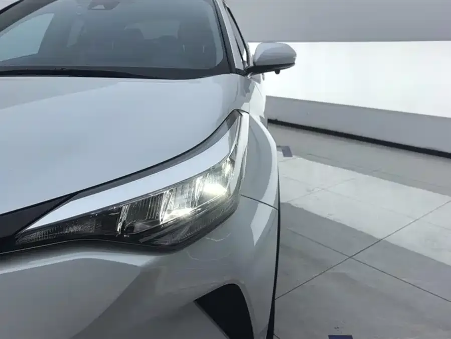 Toyota C-HR 2023 2.0L Leading Edition 2023 — миниатюра 2