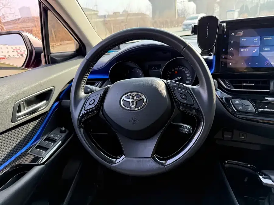Toyota C-HR 2021 2.0L Luxury Edition 2022 — миниатюра 3