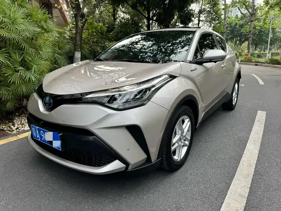 Toyota C-HR 2022 Dual Engine 2.0L E-CVT Comfort Edition 2023 — фото 1, купить с доставкой в Москву