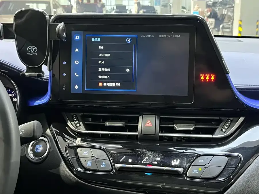 Toyota C-HR 2021 2.0L Luxury Edition 2022 — миниатюра 4