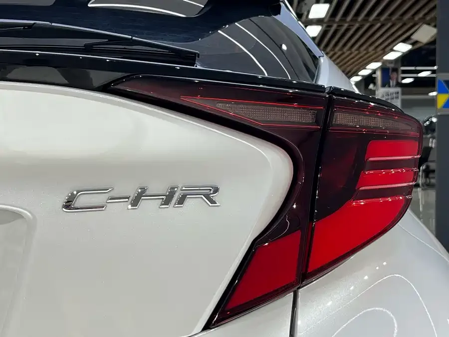 Toyota C-HR 2021 2.0L Luxury Edition 2022 — миниатюра 5