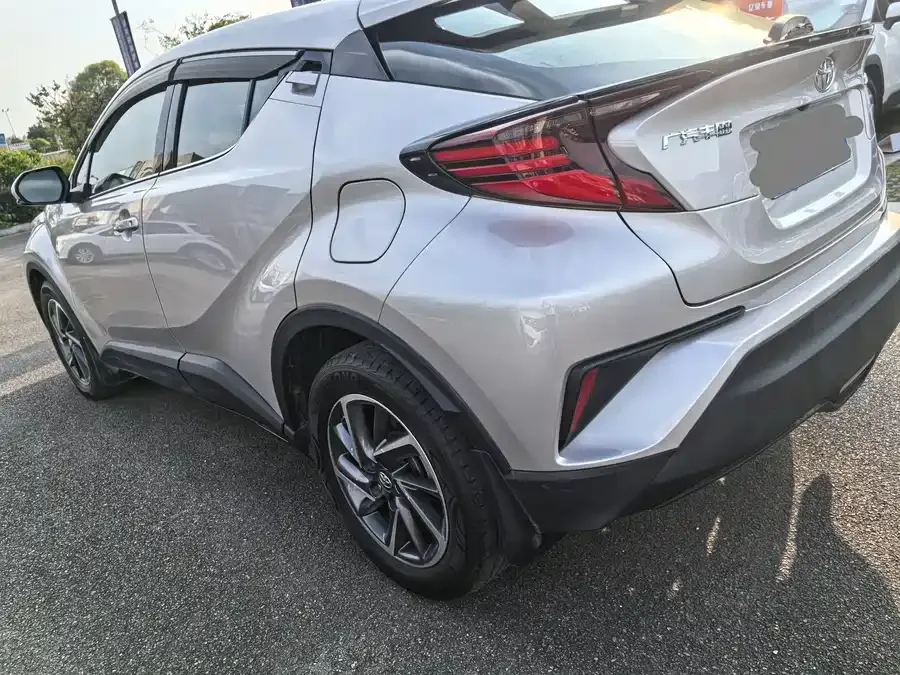 Toyota C-HR 2022 2.0L Leading Edition 2022 — миниатюра 3