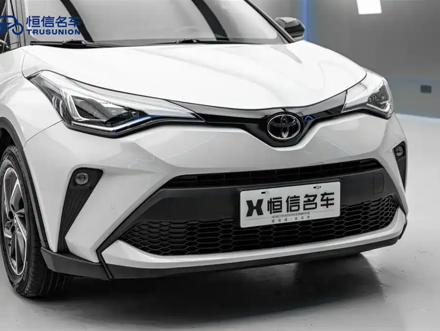 Toyota C-HR 2021 2.0L Luxury Edition 2022 — миниатюра 3
