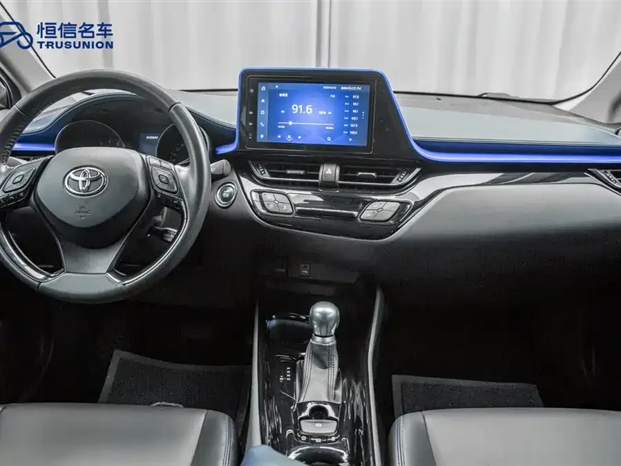 Toyota C-HR 2021 2.0L Luxury Edition 2022 — миниатюра 4