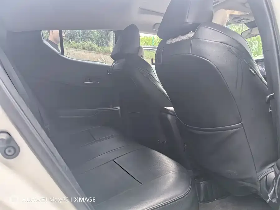 Toyota C-HR 2021 2.0L Luxury Edition 2022 — миниатюра 2