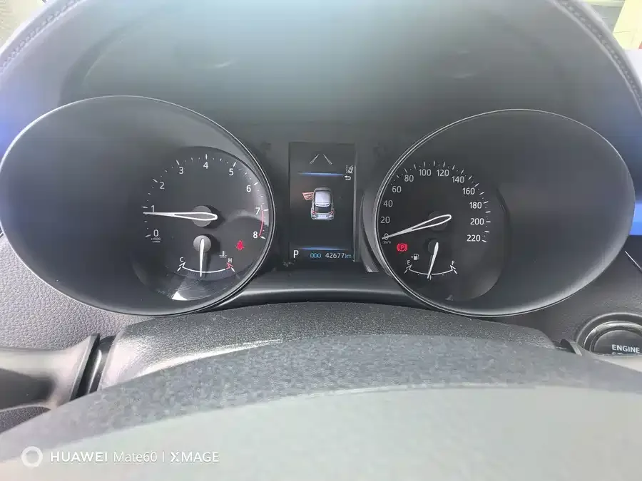 Toyota C-HR 2021 2.0L Luxury Edition 2022 — миниатюра 3