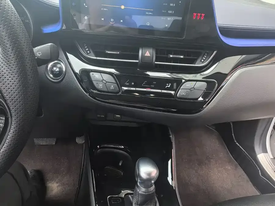 Toyota C-HR 2021 2.0L Luxury Edition 2022 — миниатюра 5