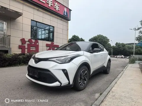 Toyota C-HR 2022 купить в Москве
