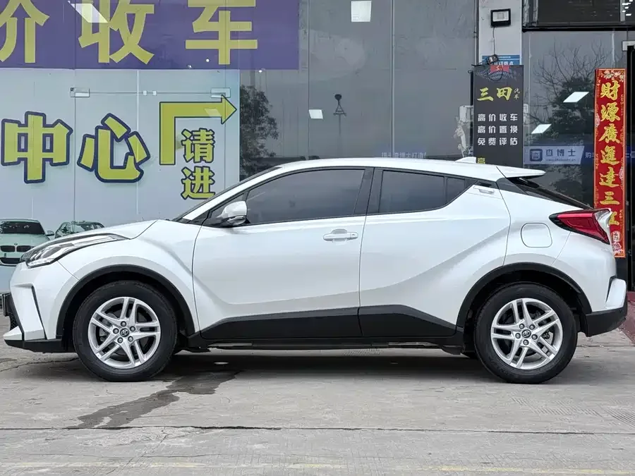 Toyota C-HR 2022 2.0L Comfort Edition 2023 — миниатюра 4