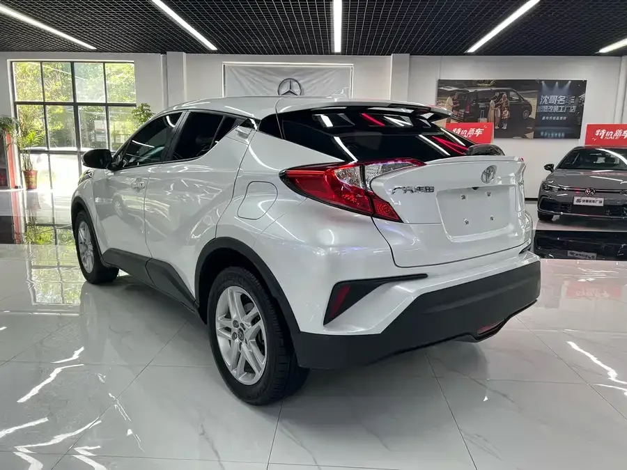 Toyota C-HR 2023 2.0L Comfort Edition 2023 — миниатюра 3