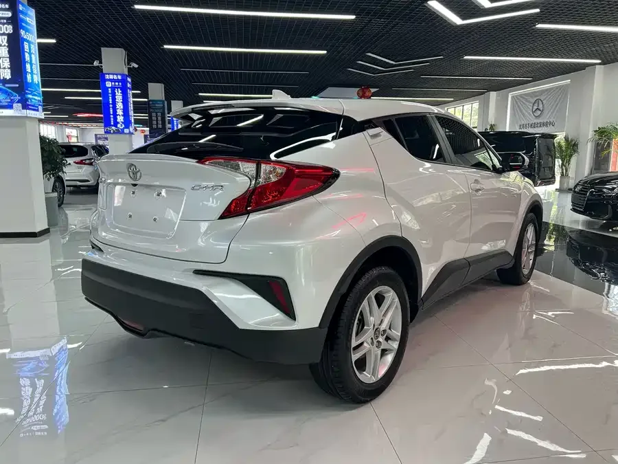 Toyota C-HR 2023 2.0L Comfort Edition 2023 — миниатюра 5