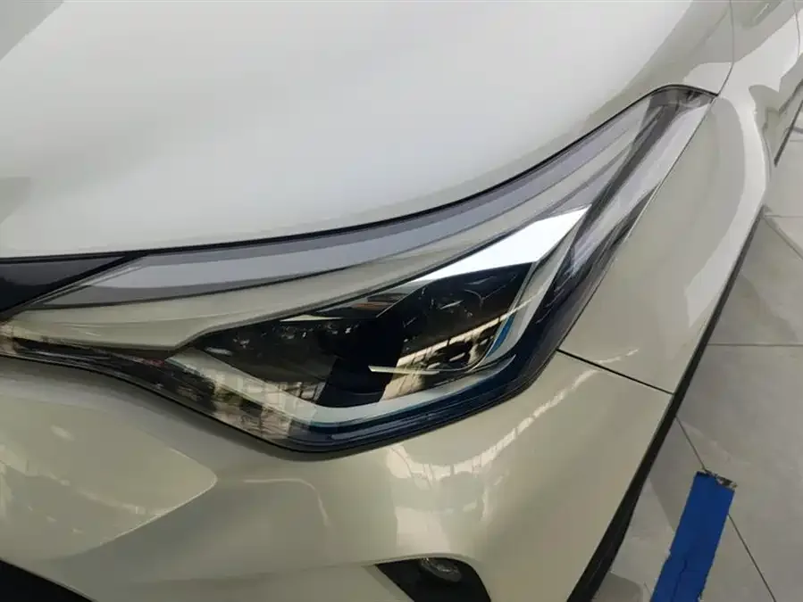 Toyota C-HR 2021 2.0L Luxury Edition 2023 — миниатюра 2