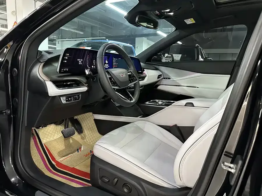 Cadillac GT4 2023 25T Luxury Edition 2023 — миниатюра 2