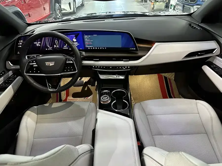 Cadillac GT4 2023 25T Luxury Edition 2023 — миниатюра 4