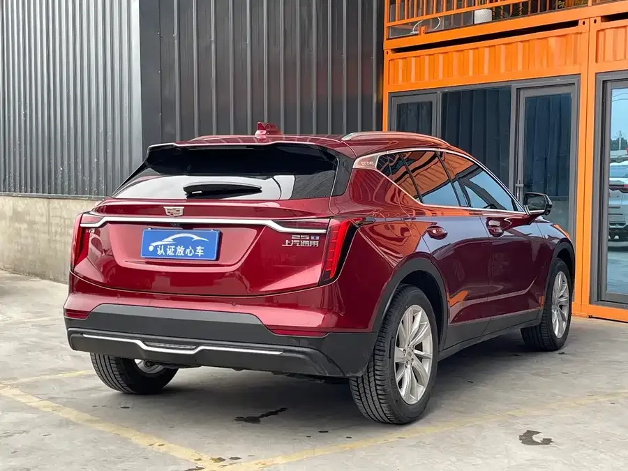 Cadillac GT4 2023 25T Fashion Edition 2024 — миниатюра 3