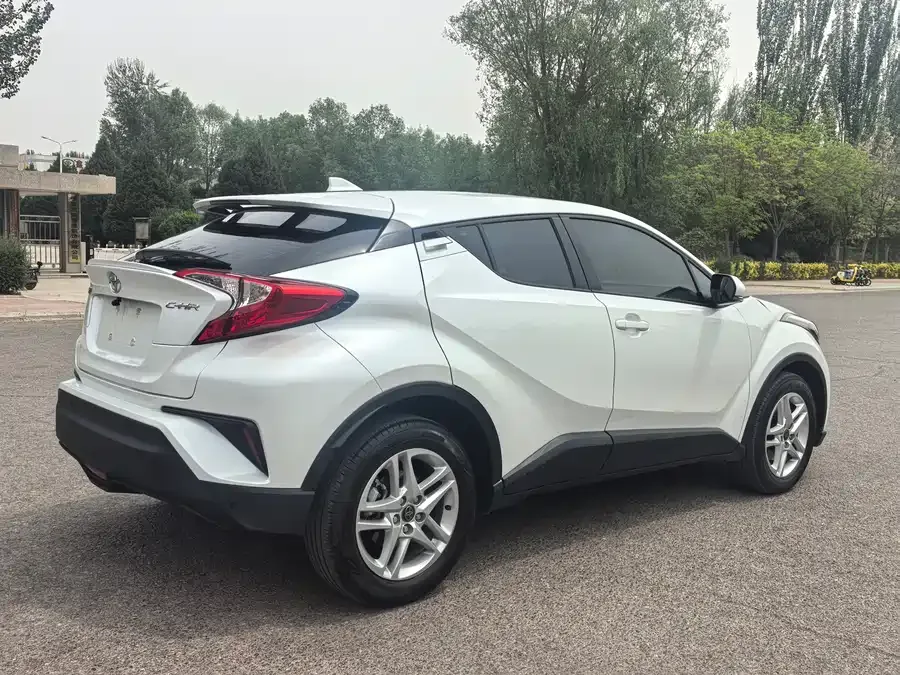 Toyota C-HR 2023 2.0L Comfort Edition 2024 — миниатюра 3
