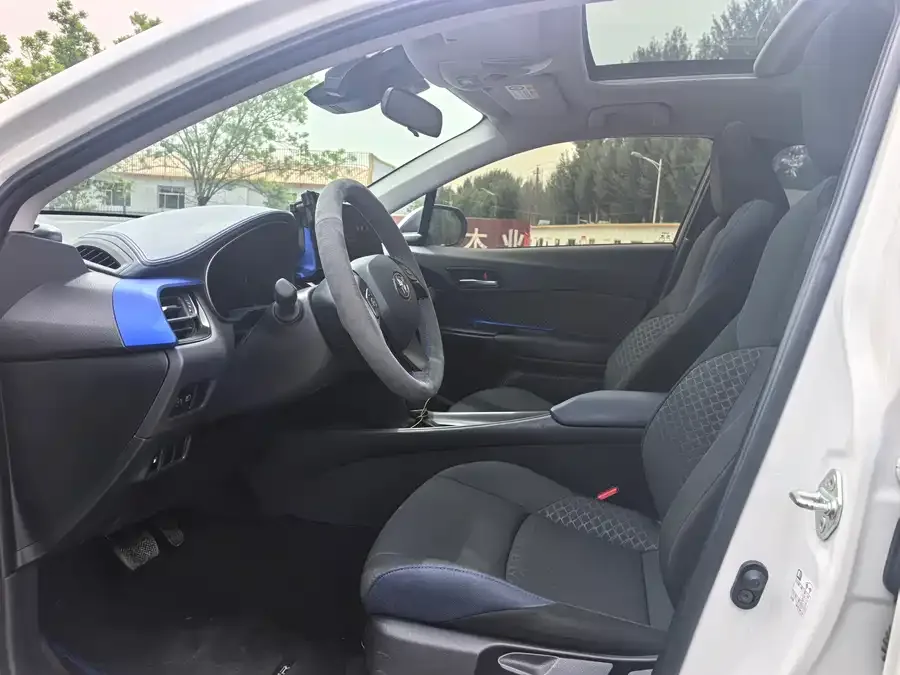 Toyota C-HR 2023 2.0L Comfort Edition 2024 — миниатюра 4