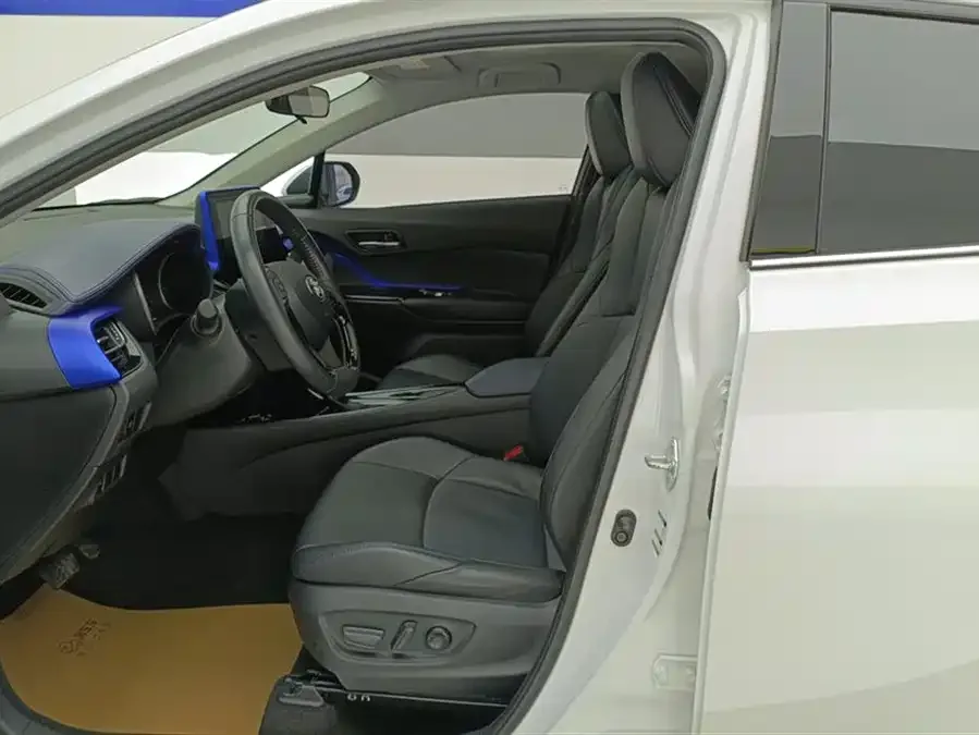 Toyota C-HR 2021 2.0L Luxury Edition 2022 — миниатюра 3
