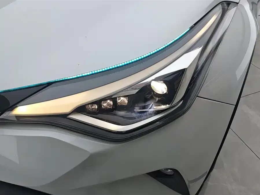 Toyota C-HR 2023 2.0L Luxury Edition 2024 — миниатюра 2