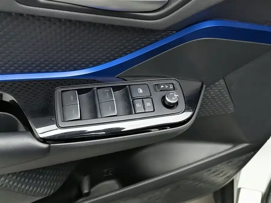 Toyota C-HR 2021 2.0L Luxury Edition 2023 — миниатюра 3