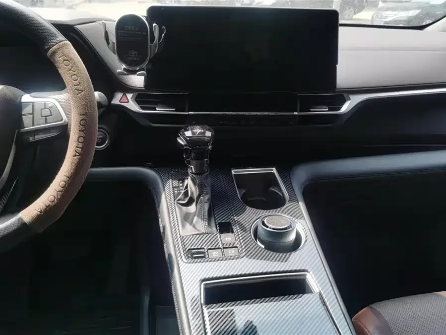Toyota Granvia Grevia 2024 2.5L Hybrid Premium PLUS 4WD Edition 2025 — миниатюра 4