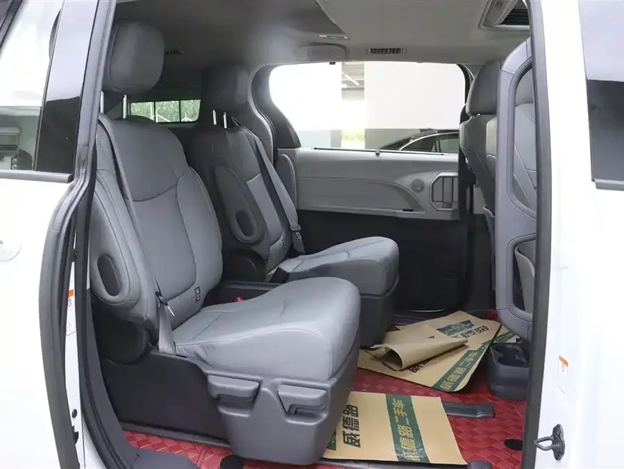 Toyota Granvia Grevia 2024 2.5L Hybrid Comfort Edition 2025 — миниатюра 4