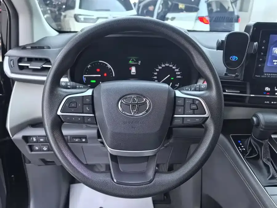 Toyota Granvia Grevia 2024 2.5L Hybrid Comfort Edition 2024 — миниатюра 5
