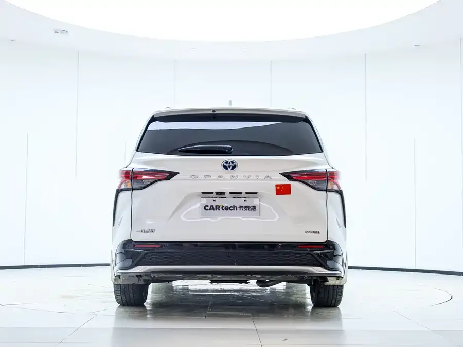 Toyota Granvia Grevia 2022 2.5L Hybrid Premium Edition 2023 — миниатюра 3
