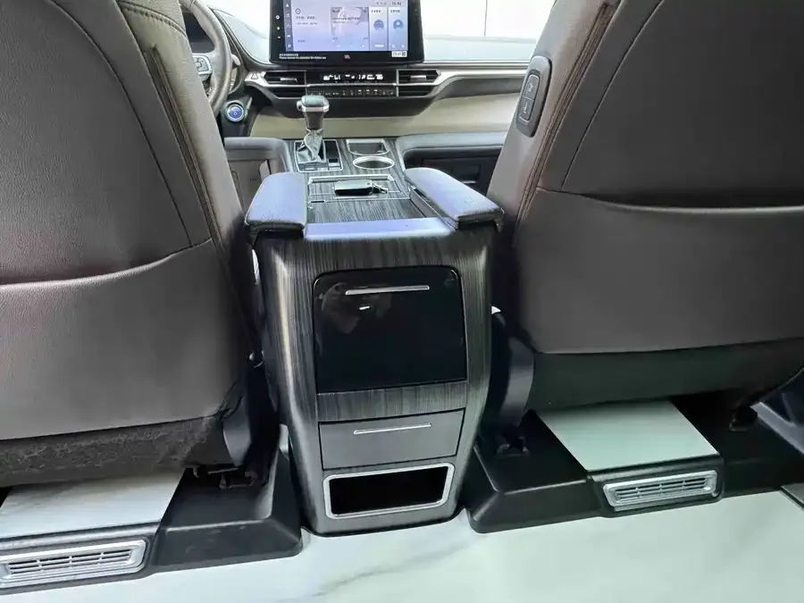 Toyota Granvia Grevia 2023 2.5L Hybrid Flagship VIP Edition 2023 — миниатюра 5