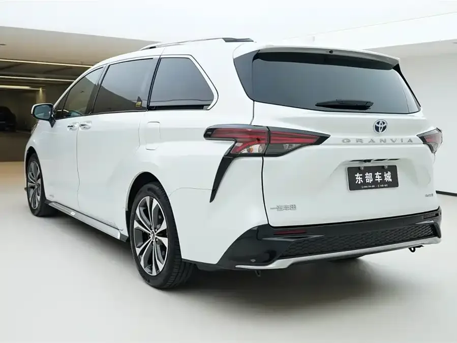 Toyota Granvia Grevia 2023 2.5L Hybrid Flagship VIP Edition 2025 — миниатюра 2