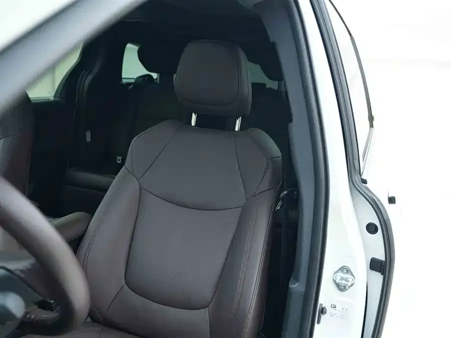 Toyota Granvia Grevia 2023 2.5L Hybrid Flagship VIP Edition 2025 — миниатюра 4